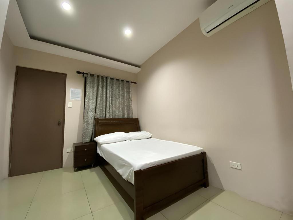 Oyo 766 Ichehan Apartments มะนิลา ภายนอก รูปภาพ
