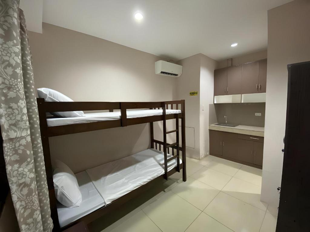 Oyo 766 Ichehan Apartments มะนิลา ภายนอก รูปภาพ