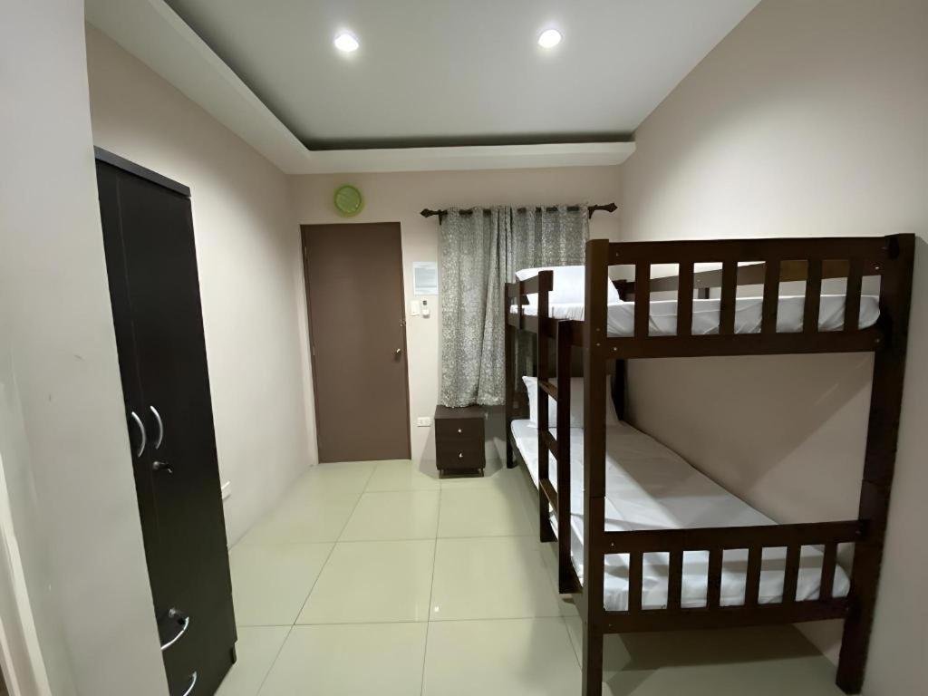 Oyo 766 Ichehan Apartments มะนิลา ภายนอก รูปภาพ