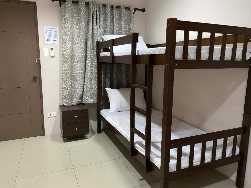 Oyo 766 Ichehan Apartments มะนิลา ภายนอก รูปภาพ