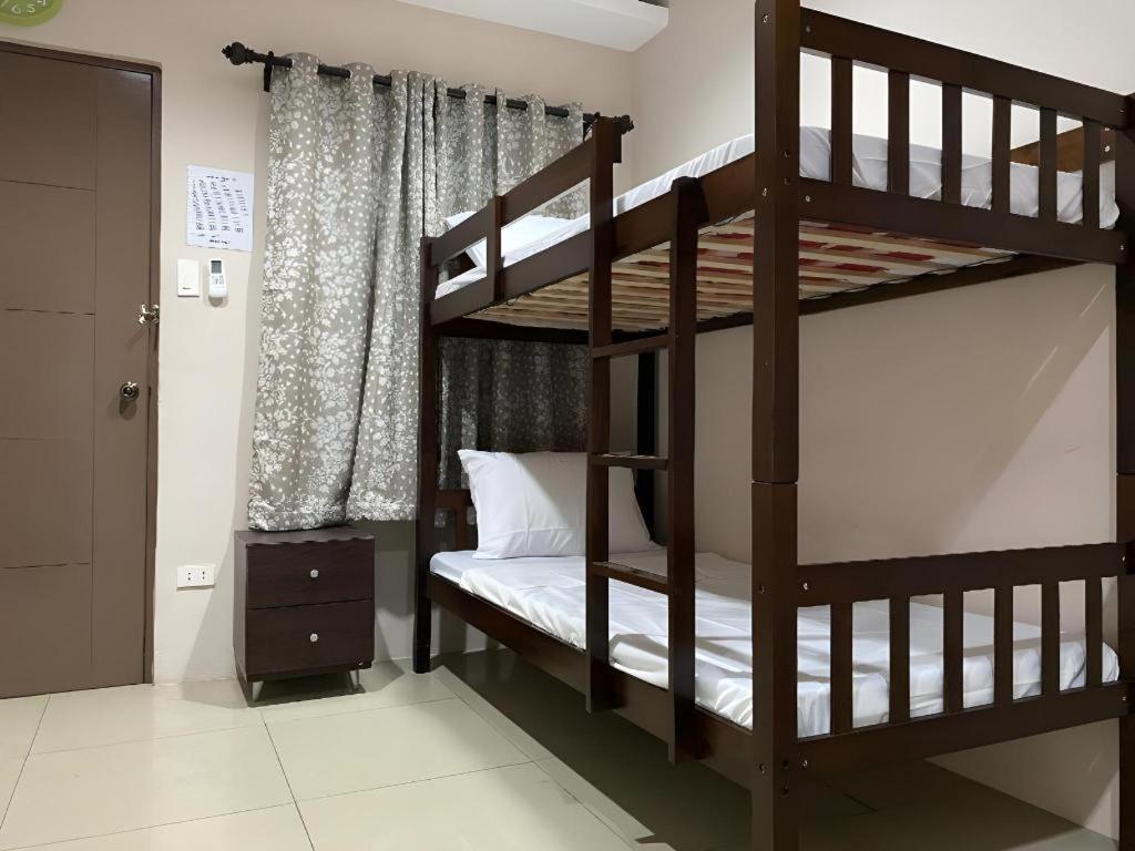 Oyo 766 Ichehan Apartments มะนิลา ภายนอก รูปภาพ