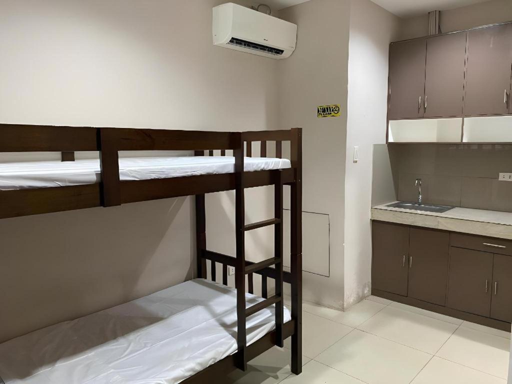 Oyo 766 Ichehan Apartments มะนิลา ภายนอก รูปภาพ